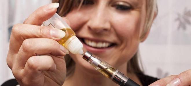 Как залить жижу в электронную сигарету